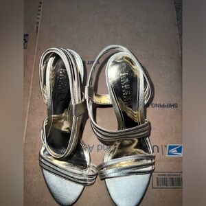 Ralph Lauren Elegant Gold Strappy Sandals. READ DESCRIPTION